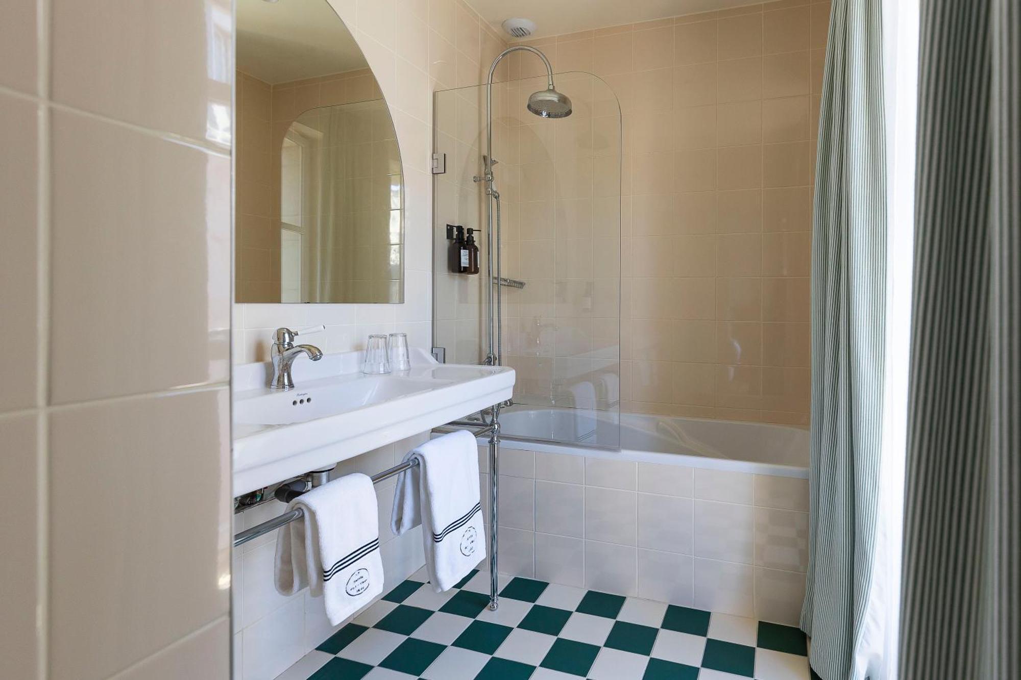 Hotel Georges Vi 3*